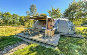 2 Bedroom Stunning StaCaravan In Hoogersmilde